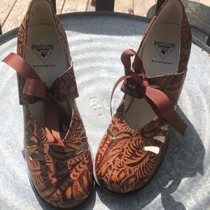 New Never Worn- Fluevogs-Scarlet